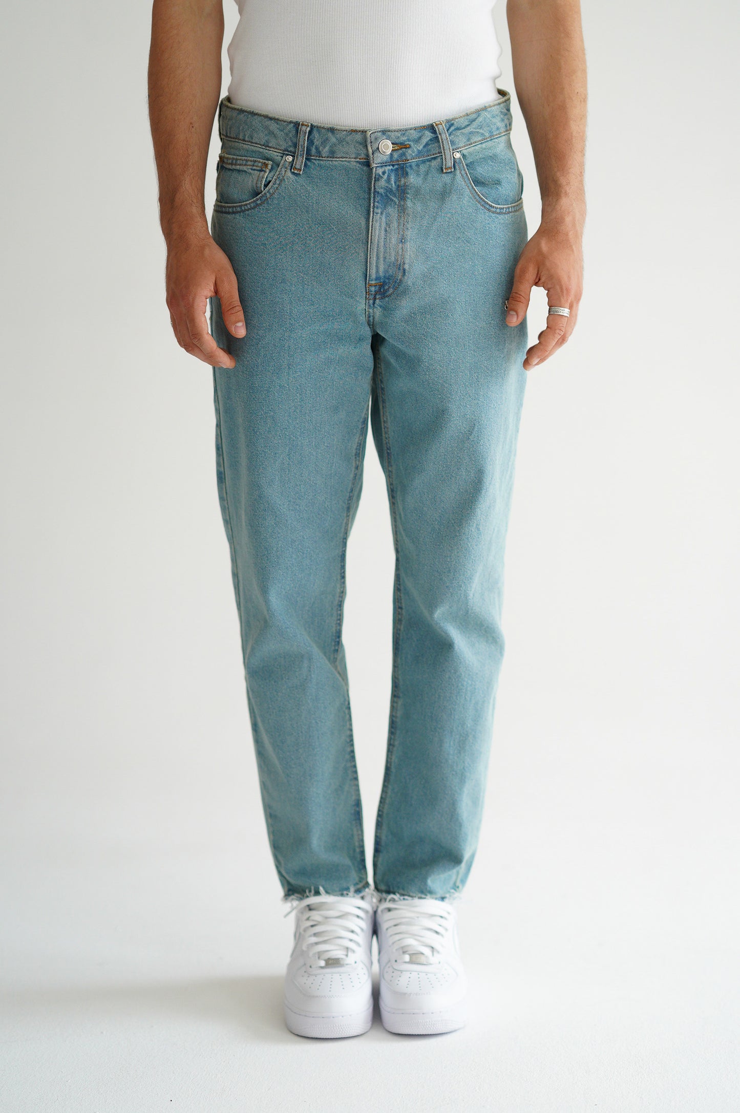 90'S ESSENTIALS JEANS