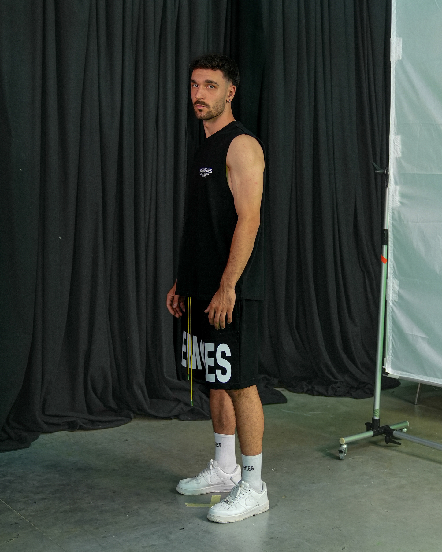 MEMORIES ESSENTIALS SHORTS - BLACK