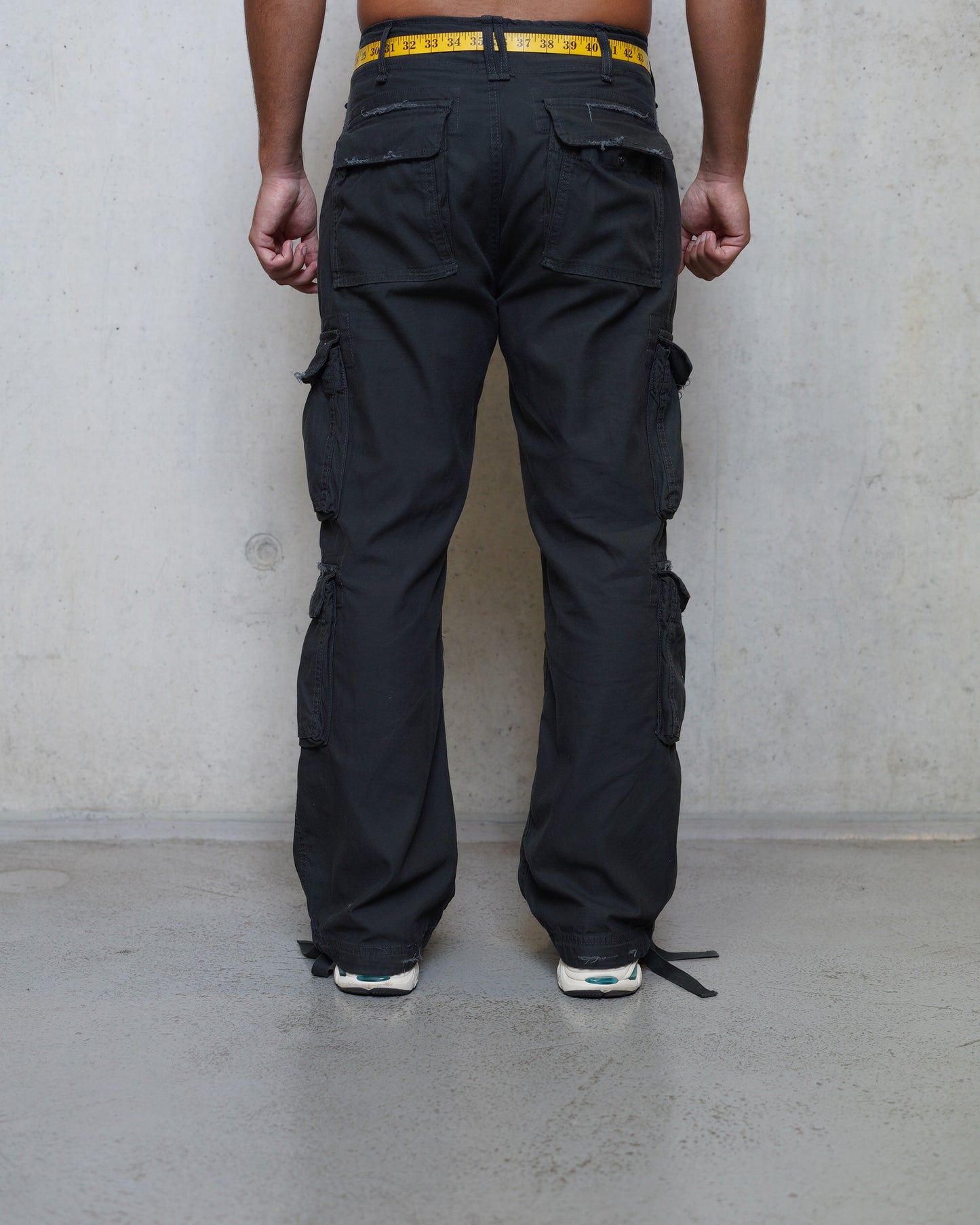 HANDMADE RIPPED CARGO - GREY