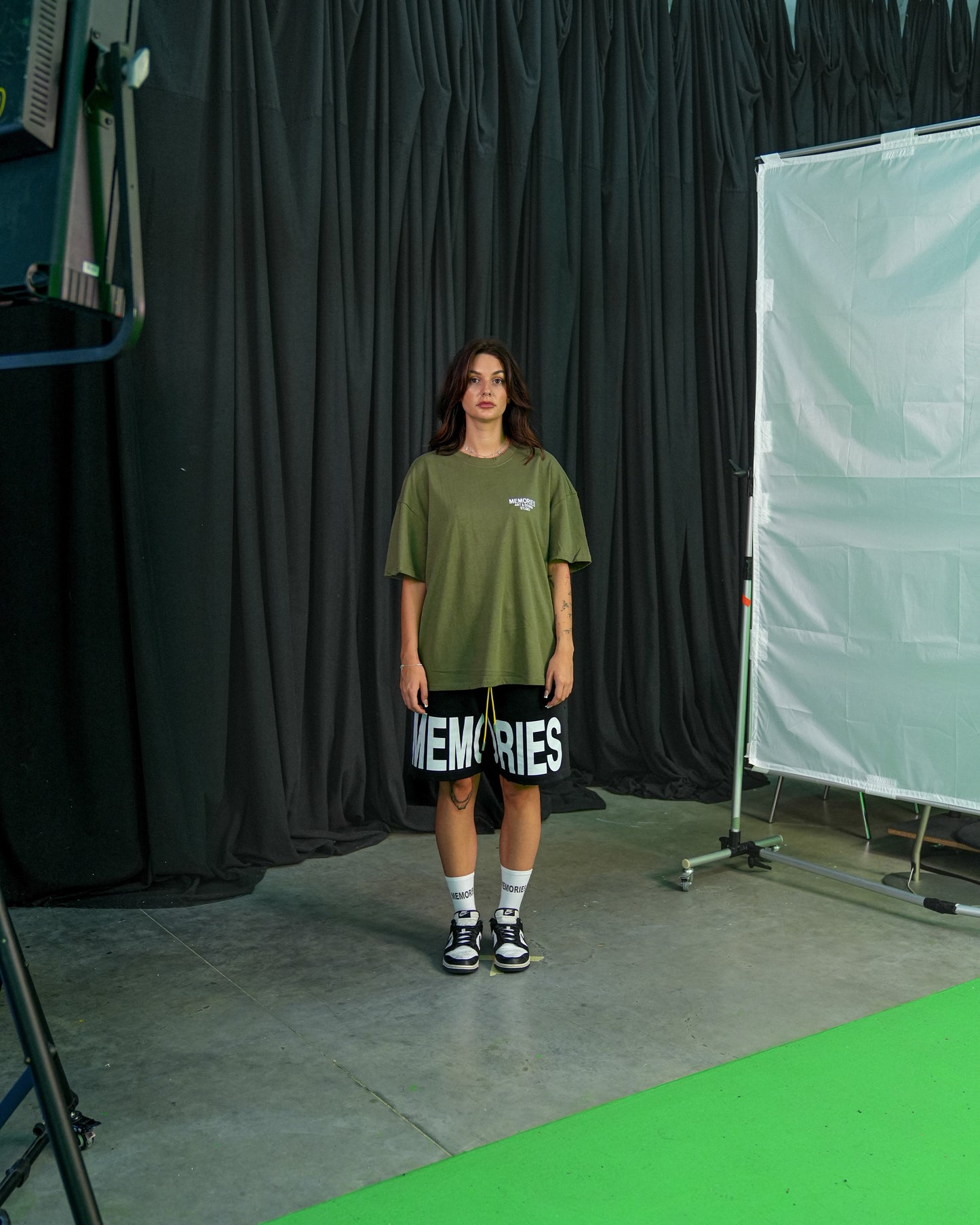 MEMORIES ESSENTIALS SHIRT - FOREST GREEN