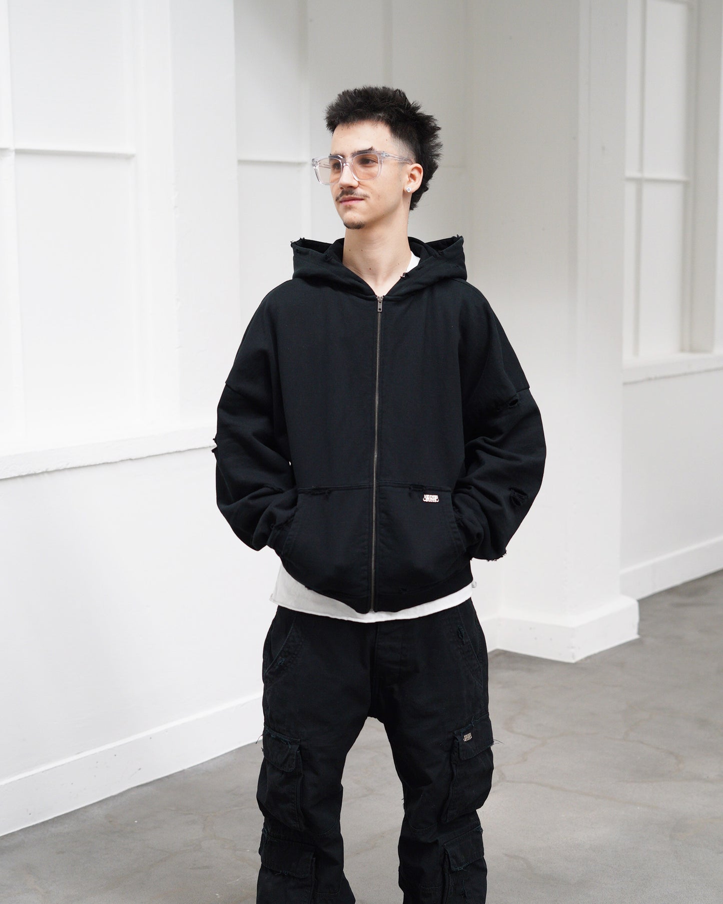 90'S DESTROYED ZIP - BLACK